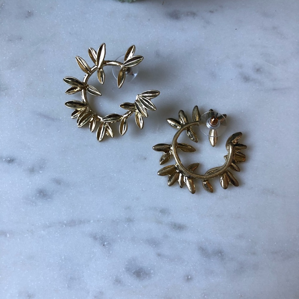 The Aria - Leafy Crescent Studs - Picture 5 of 6